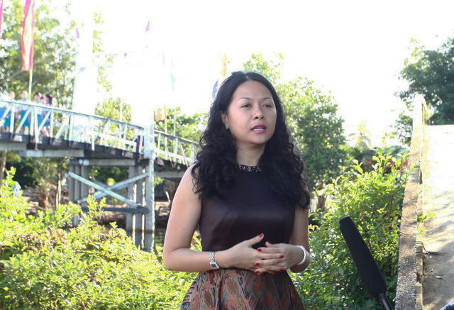 Bà Trần Uyên Phương – Phó TGĐ Tập đoàn Tân Hiệp Phát trả lời báo chí về chương trình Nhịp cầu ước mơ.