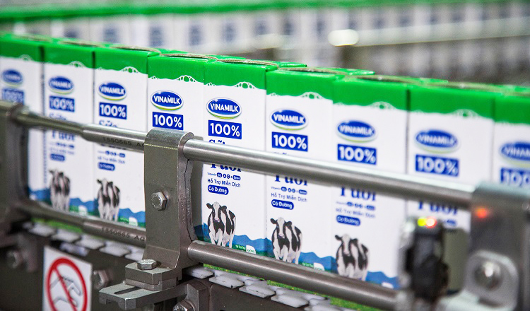 Dây chuyền sản xuất hiện đại tại Nhà máy Sữa Việt Nam của Vinamilk – một trong những siêu nhà máy hiện đại nhất thế giới.
