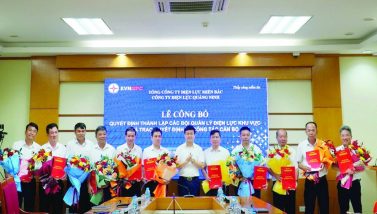 Công ty Điện lực Quảng Ninh: Công bố quyết định chuyển đổi 11 điện lực trực thuộc sang mô hình Đội Quản lý điện lực khu vực