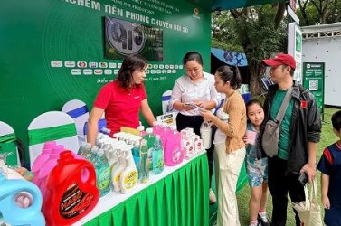 Gian hàng Vinachem tạo điểm nhấn tích cực tại Online Friday 2025