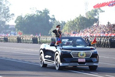 Xe điện Việt Nam nổi bật tại lễ diễu binh, diễu hành kỷ niệm Quốc khánh Lào