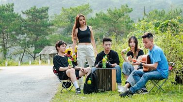 Deadline dồn dập, Gen Z tìm cách giải nhiệt với Trà Xanh Không Độ