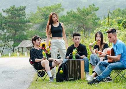 Deadline dồn dập, Gen Z tìm cách giải nhiệt với Trà Xanh Không Độ