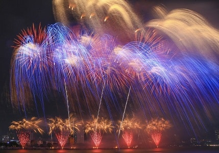 Trận địa pháo hoa lớn chưa từng có ở Hà Nội mừng thành công Đại hội Đảng XIV