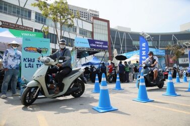 VinFast khuấy động mùa mua sắm tại TP.HCM bằng sự kiện “Đổi xăng lấy điện”