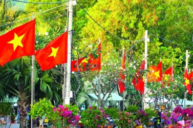 Tháng tư Tổ quốc đầy hoa