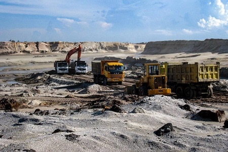 Hòa Phát muốn bắt tay Thaco, Vinacomin giải cứu siêu mỏ sắt Thạch Khê