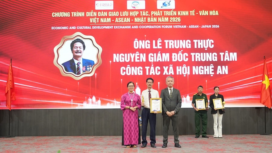 Ông Lê Trung Thực: Người cán bộ tận tụy với công tác xã hội được vinh danh tại Asean