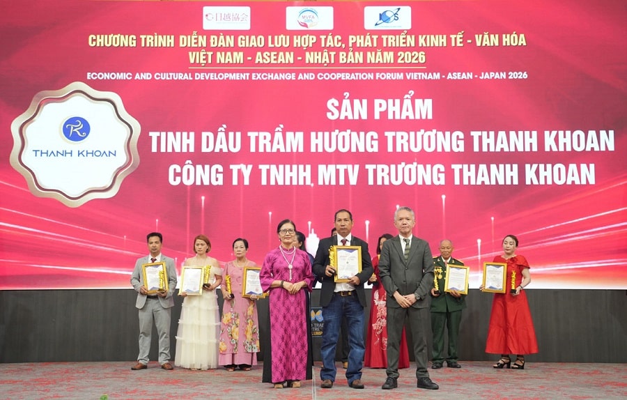 Tinh dầu trầm hương “Khoan” được vinh danh Top 10 sản phẩm vàng chất lượng quốc tế