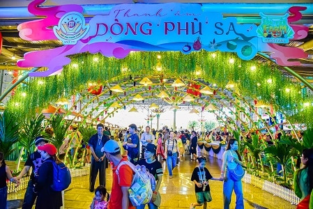 Biển người đổ về Lễ hội Trái cây Nam Bộ thưởng thức đặc sản Phương Nam