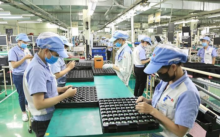 Sản xuất công nghiệp khởi sắc, nhiều ngành chủ lực tăng trưởng hai con số